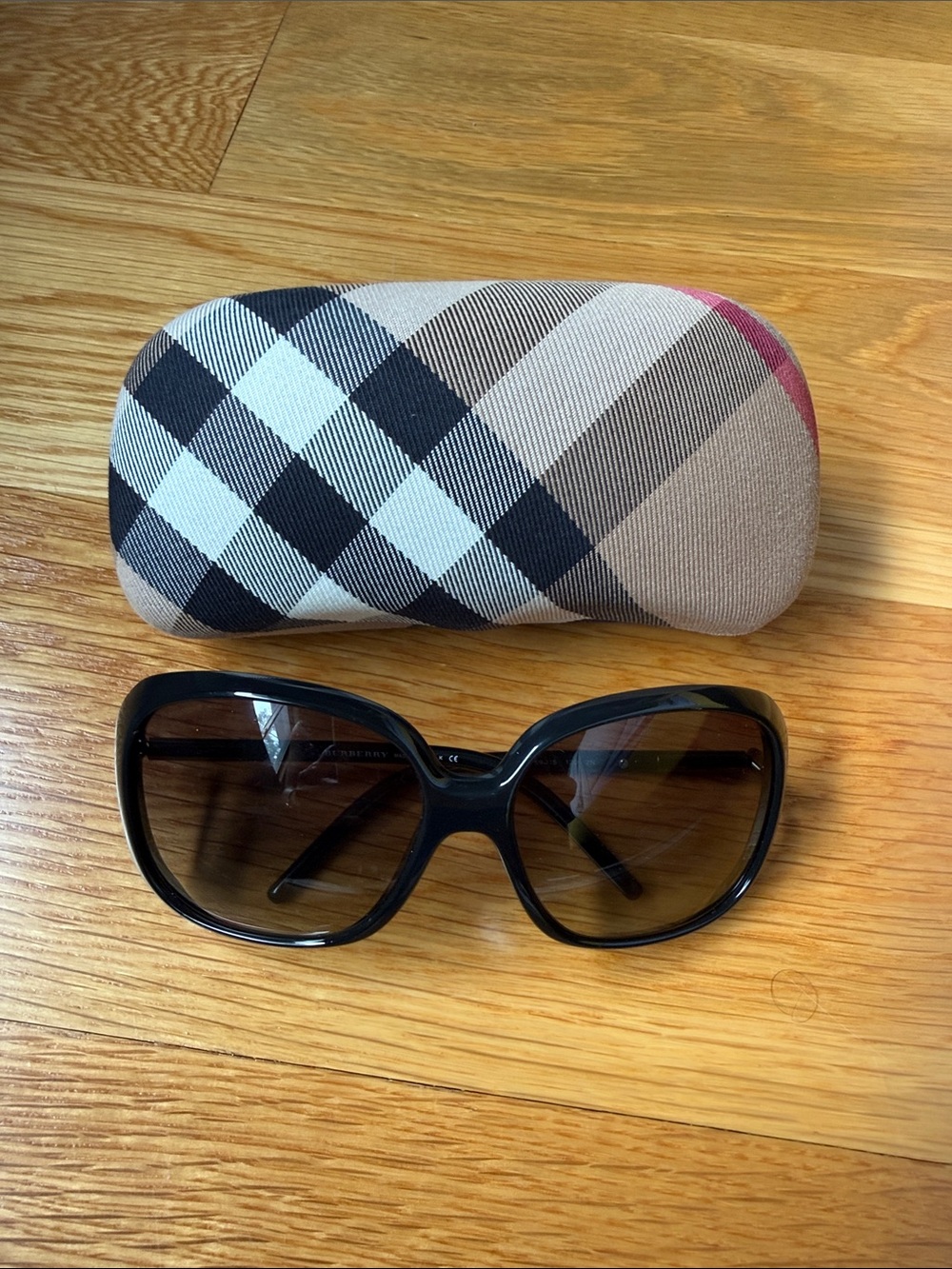 Burberry Black Oversized Women's Sunglasses with Check Pattern Case
